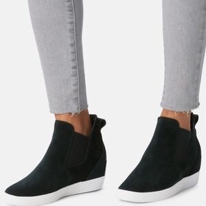 Ladies Sorel Out n About pull on suede wedge. 6